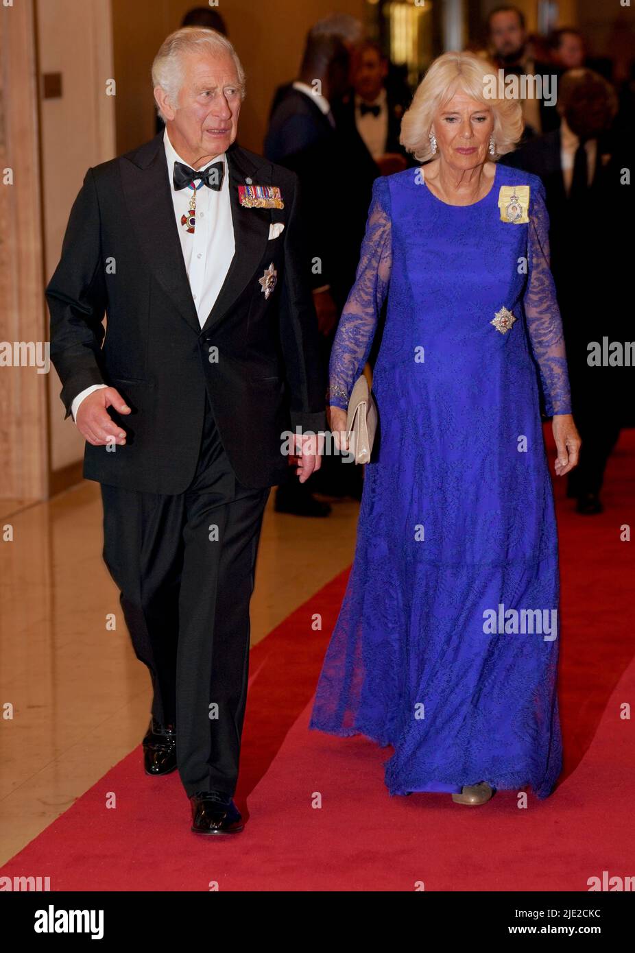 Le prince de Galles et la duchesse de Cornwall arrivent pour le dîner des chefs de gouvernement du Commonwealth à l'hôtel Marriott de Kigali, au Rwanda. Date de la photo: Vendredi 24 juin 2022. Banque D'Images