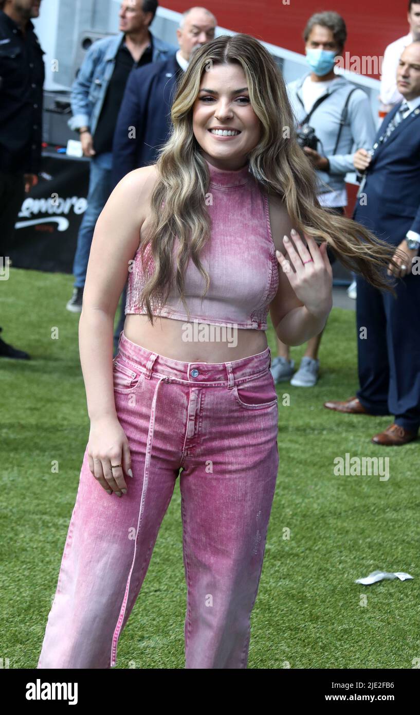 24 juin 2022, New York, New York, Etats-Unis: Singer TENILLE ARTS se produit sur â€˜FOX and Friendsâ€™ lors de la série DE concerts d'été de FOX News qui se tient au FOX News Plaza. (Credit image: © Nancy Kaszerman/ZUMA Press Wire) Banque D'Images