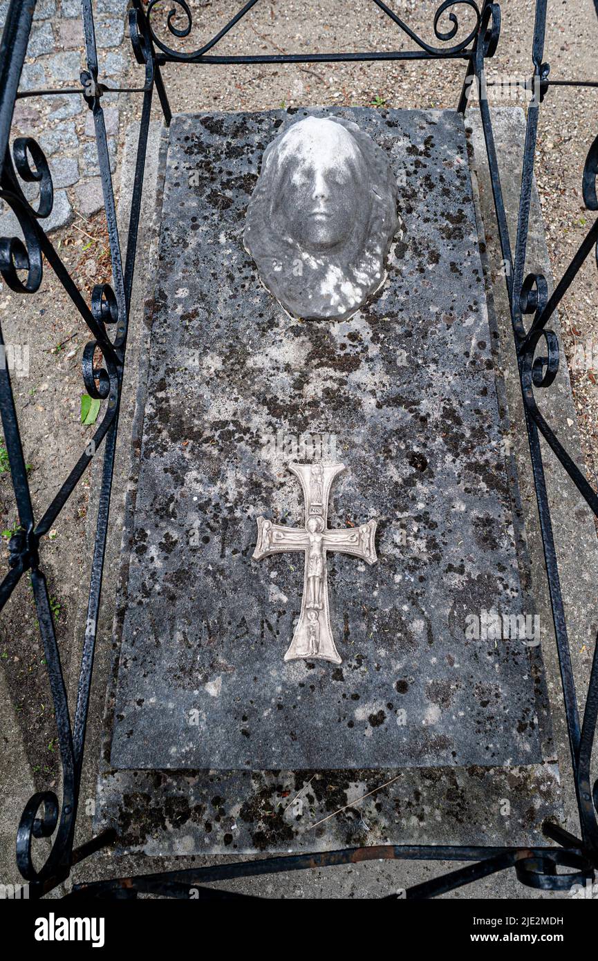 Tombe située dans le cimetière de Passy. Paris, France. 05/2009 Banque D'Images