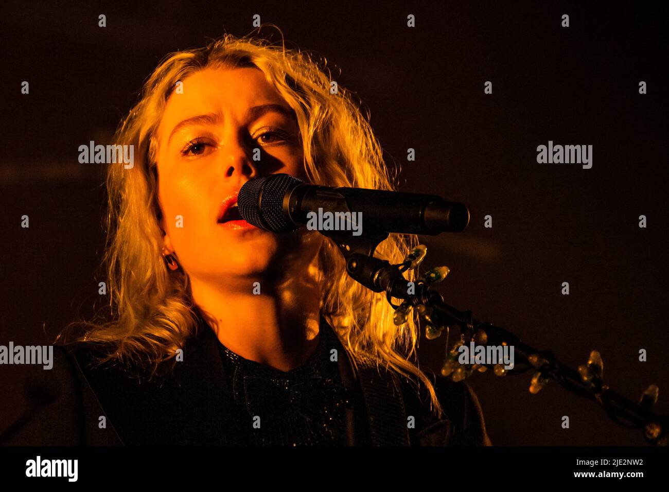 Glastonbury, Royaume-Uni. 24th juin 2022. Phoebe Bridgers joue la tente John Peel - le festival Glastonbury 50th 2022, digne Farm. Glastonbury, Credit: Guy Bell/Alamy Live News Banque D'Images