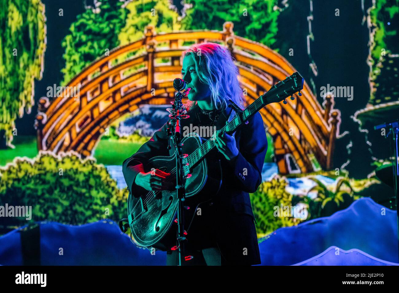 Glastonbury, Royaume-Uni. 24th juin 2022. Phoebe Bridgers joue la tente John Peel - le festival Glastonbury 50th 2022, digne Farm. Glastonbury, Credit: Guy Bell/Alamy Live News Banque D'Images