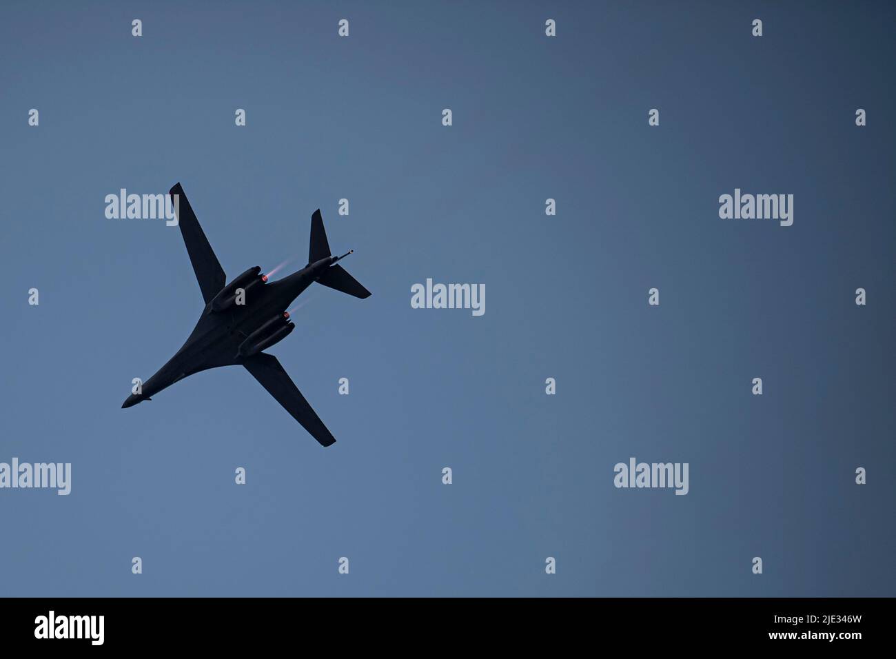 Les Bombardiers B-1B Des États-Unis Survolent Riga Dans Une D%c3%a9monstration De Force Et D Unit%c3%a9 De L Otan