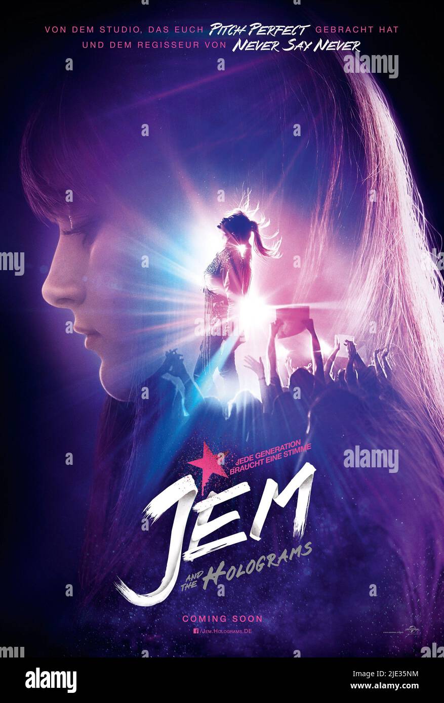 AFFICHE AUBREY PEEPLES, JEM ET LES HOLOGRAMMES, 2015 Banque D'Images