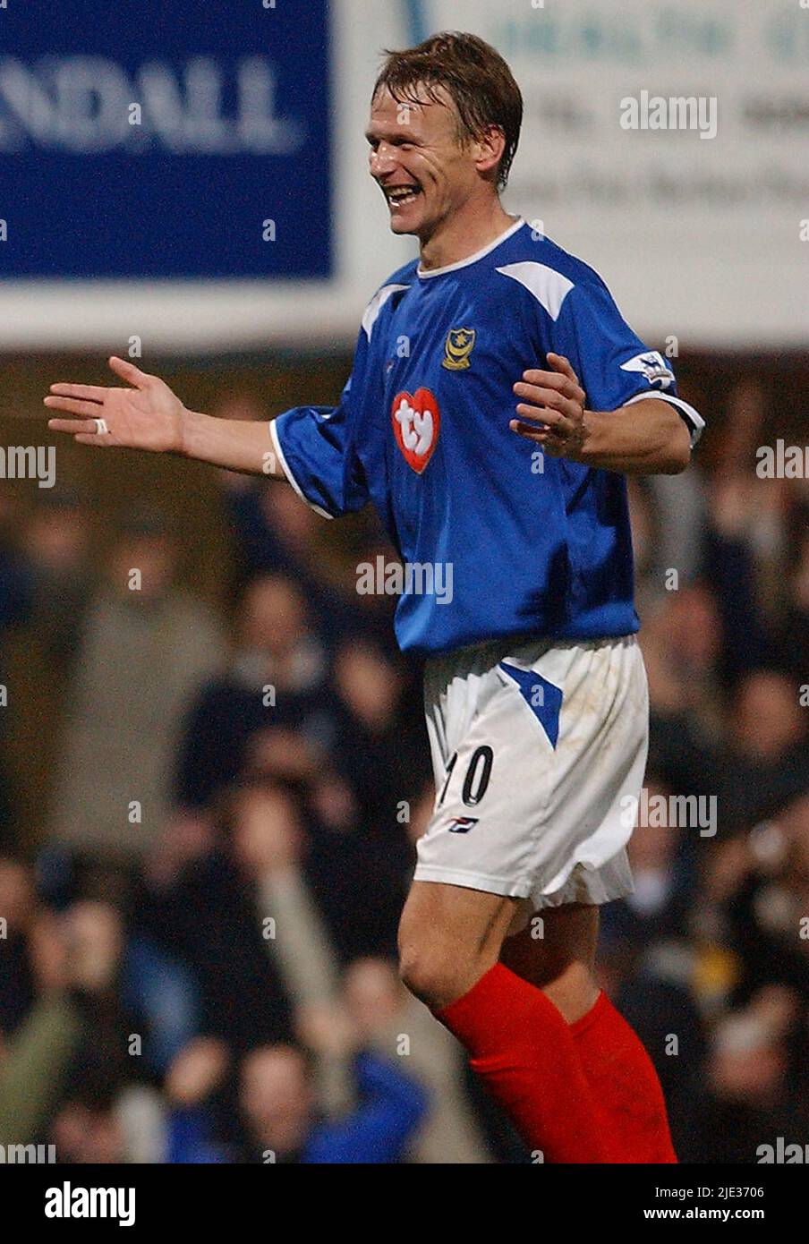 portsmouth / manchester City 10-1-04 TEDDY SHERINGHAM PIC MIKE WALKER, 2004 Banque D'Images