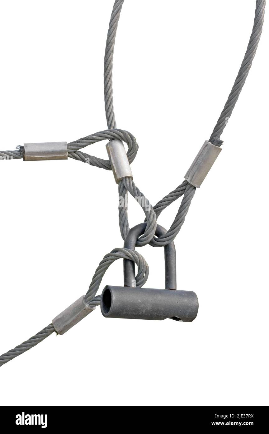 Sécurité industrielle Padlock Lock câble interverrouillé boucles cordes isolées Silver Gray acier va-et-contre concept de contrôle d'accès de sécurité Grand détail vertical Banque D'Images
