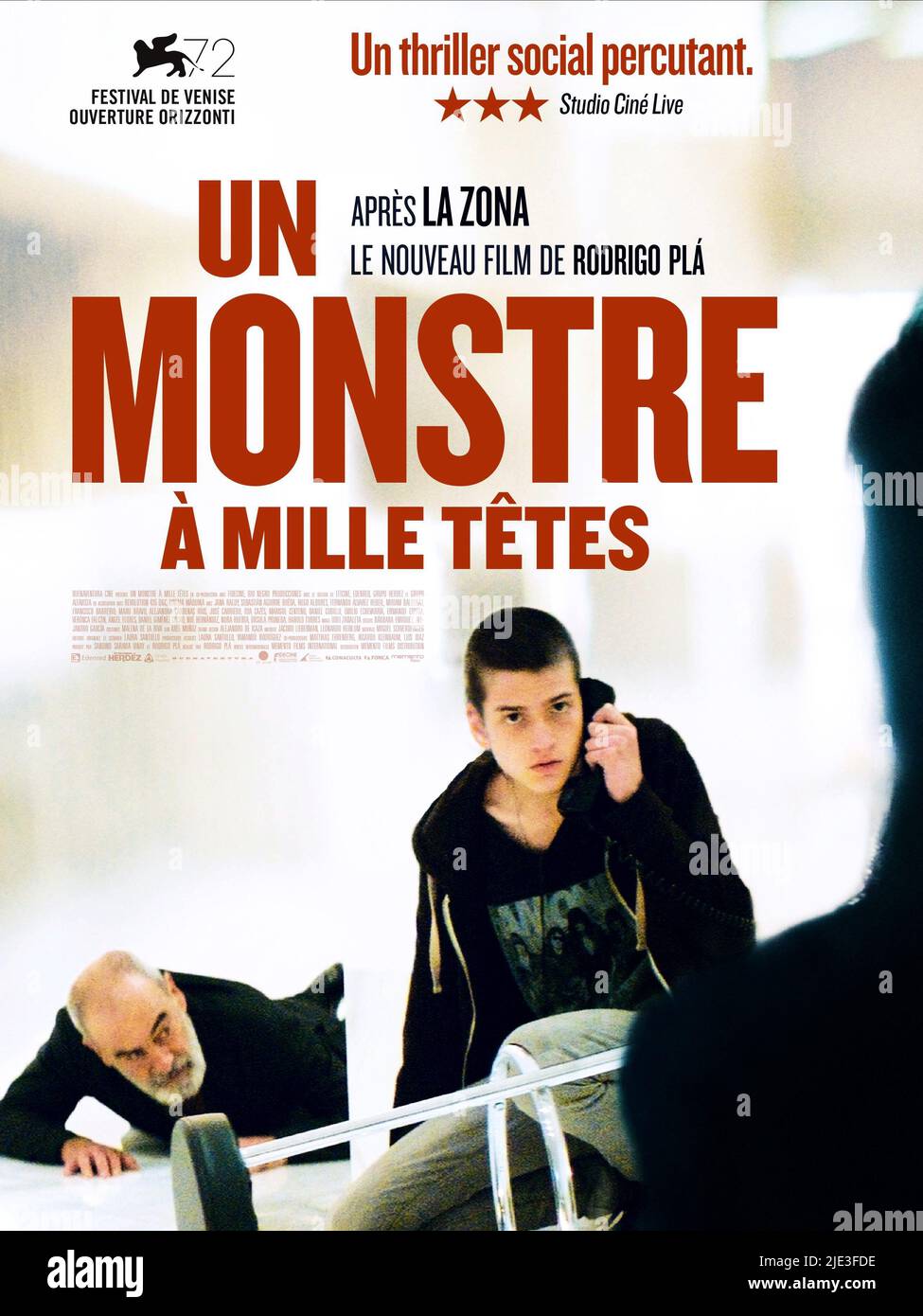 SEBASTIAN AGUIRRE AFFICHE, UN MONSTRE AVEC MILLE TÊTES, 2015 Banque D'Images