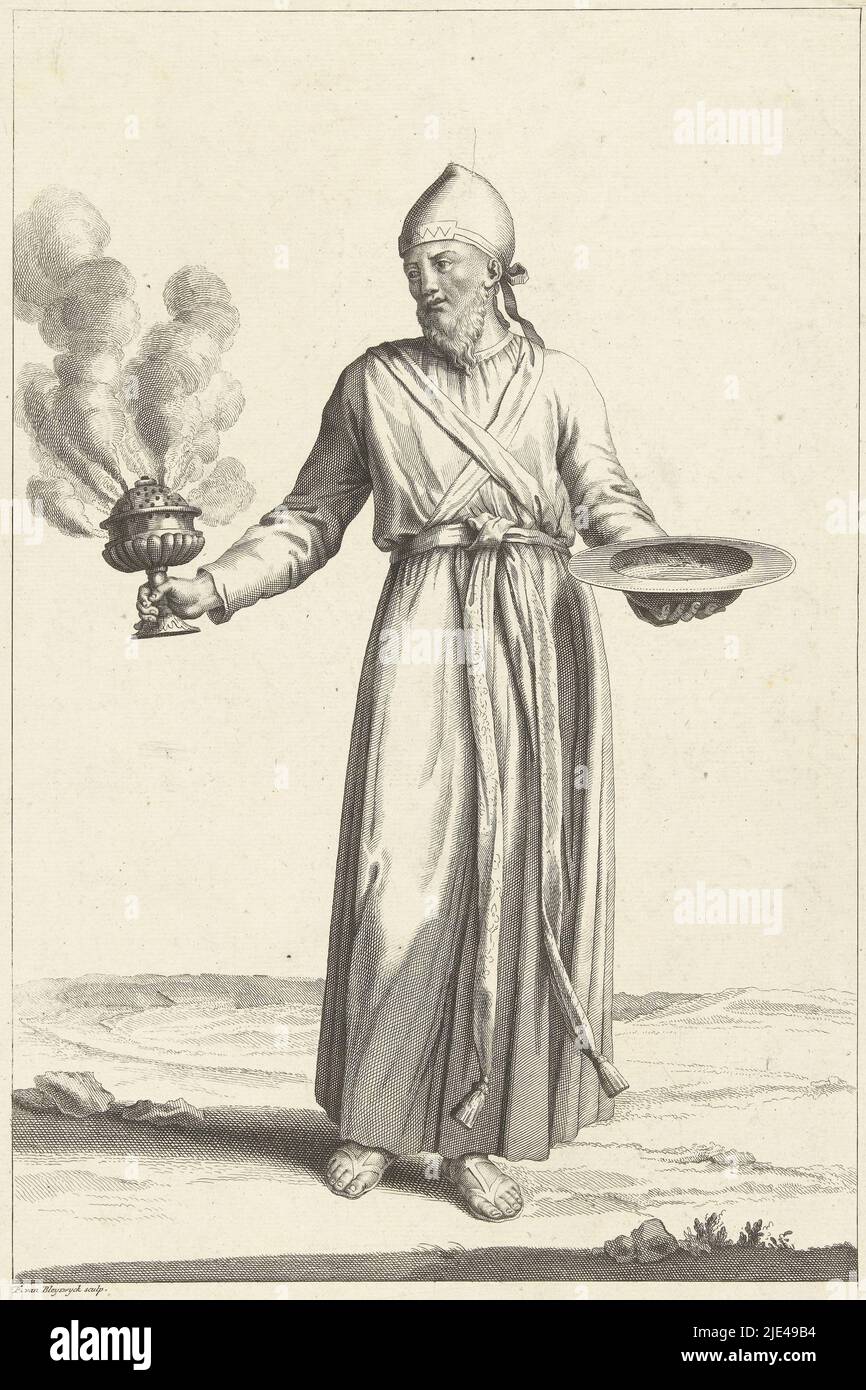 Grand prêtre en robe liturgique blanche appartenant au jour des Expiations, François van Bleyswijck, 1681 - 1746, imprimerie : François van Bleyswijck, (mentionné sur l'objet), Leiden, 1681 - 1746, papier, gravure, gravure, h 323 mm × l 205 mm Banque D'Images