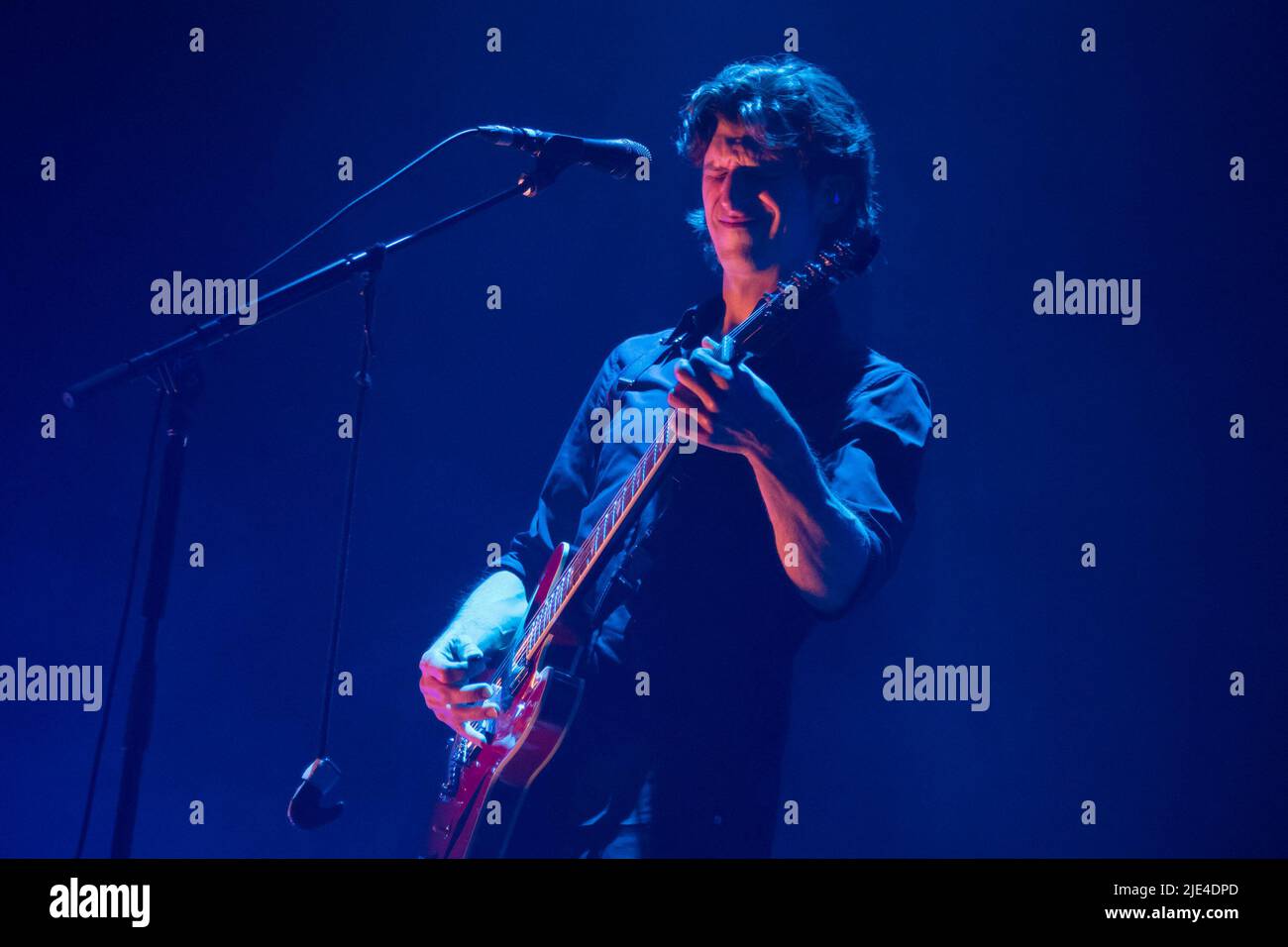 Toronto, Canada. 24th juin 2022. Steve Mazur, membre du groupe de rock canadien Our Lady Peace, se produit lors d'un spectacle complet au Massey Hall de Toronto. (Photo par Angel Marchini/SOPA Images/Sipa USA) crédit: SIPA USA/Alay Live News Banque D'Images