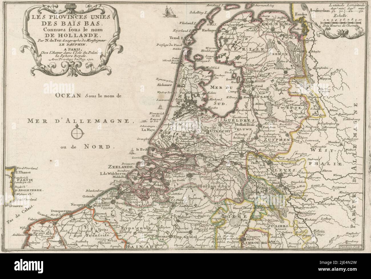 Carte des pays-Bas en 1701. Avec des frontières colorées et les noms de villes et inscriptions en français, carte des pays-Bas, 1701, imprimerie: Harmanus van Loon, (mentionné sur l'objet), éditeur: Nicolas de fer, (mentionné sur l'objet), Lodewijk XIV (koning van Frankrijk), (mentionné sur l'objet), Paris, 1701, papier, gravure, pinceau, pinceau, pinceau, pinceau, h 231 mm × l 336 mm Banque D'Images