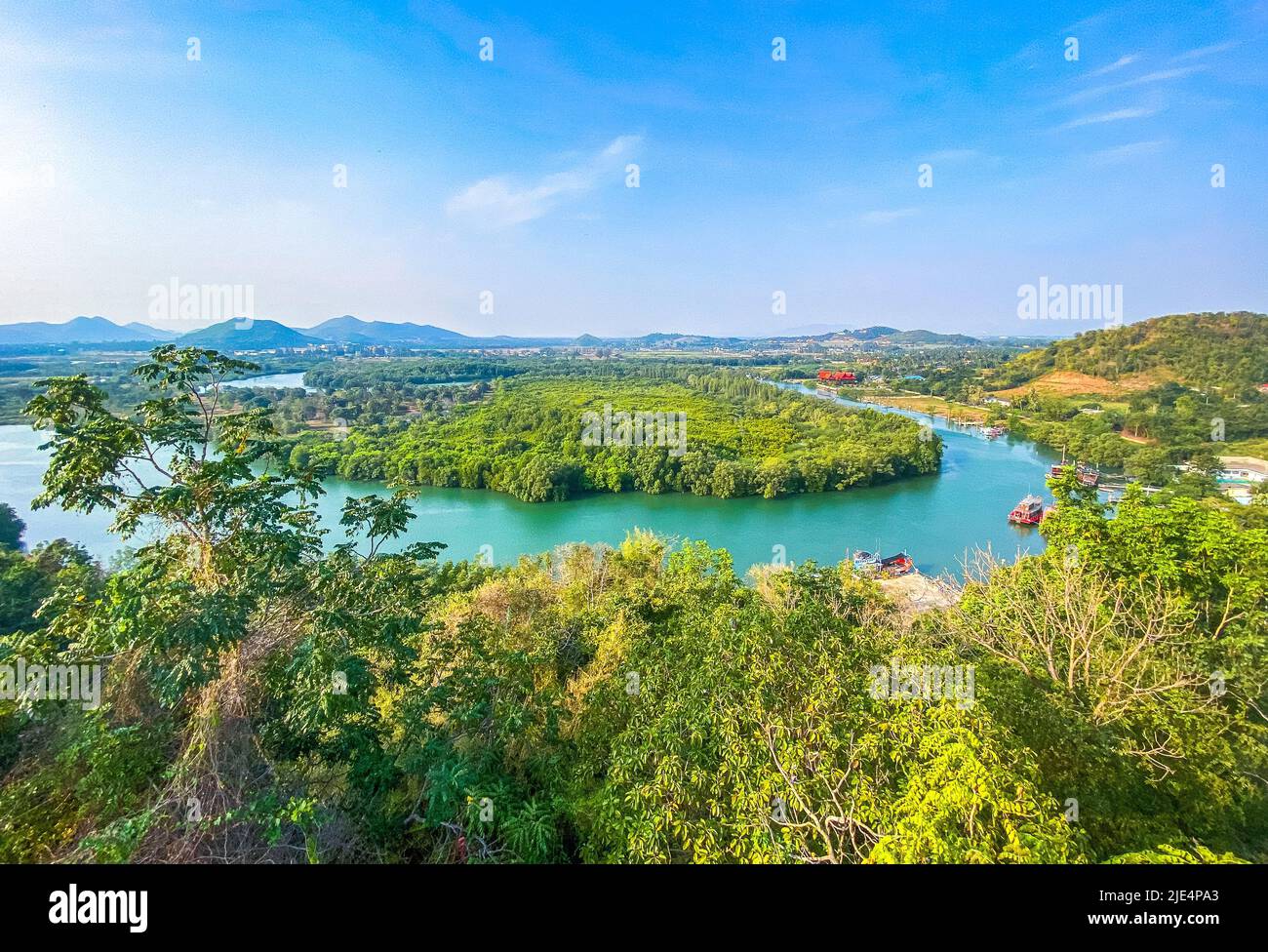 Sanctuaire de Chao Mae Tubtim Thong, temple de crocodiles au point de vue de Prachuap Khiri Khan, Thaïlande Banque D'Images