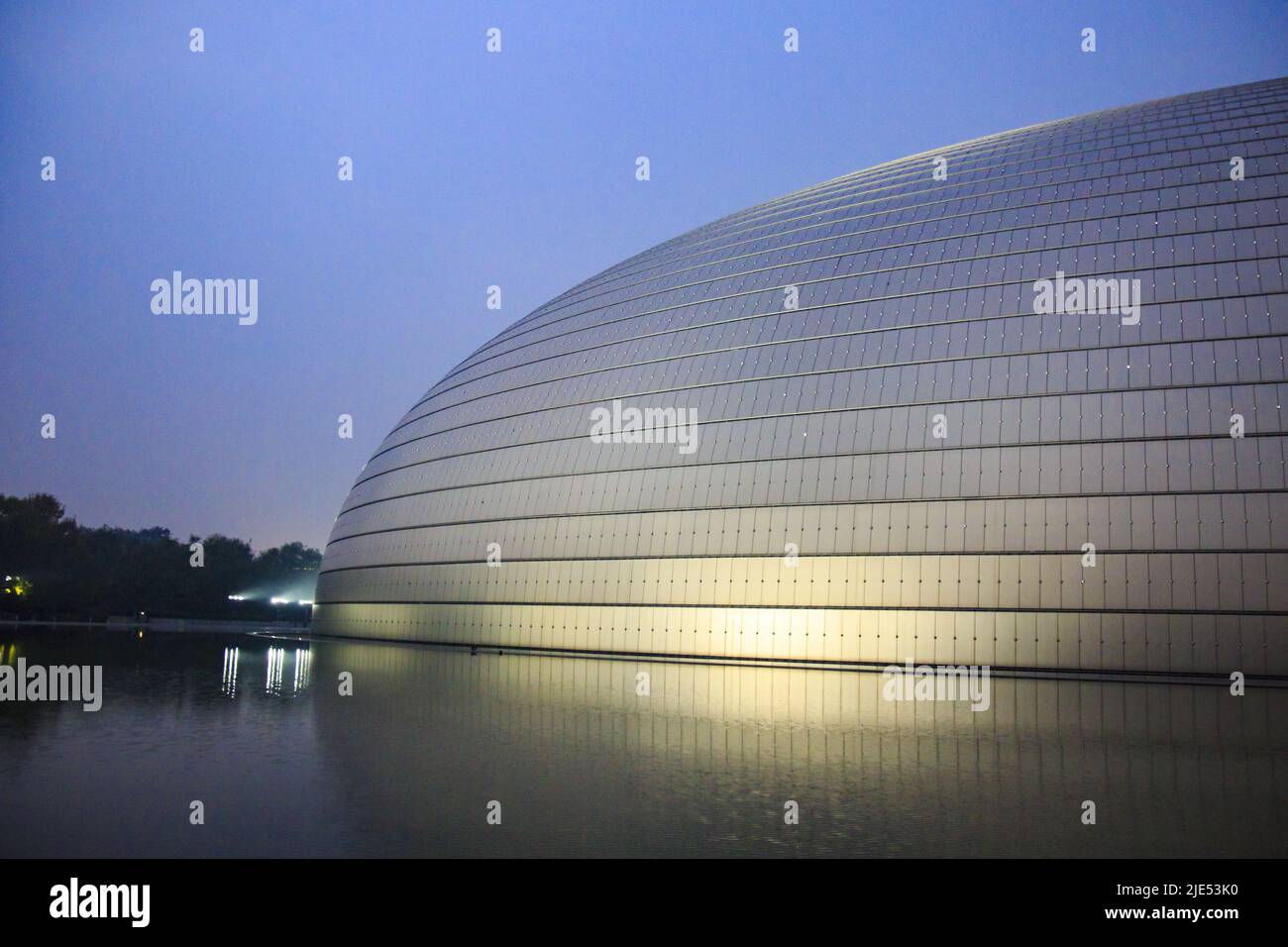 Pékin le lieu de réflexion du grand théâtre national Banque D'Images