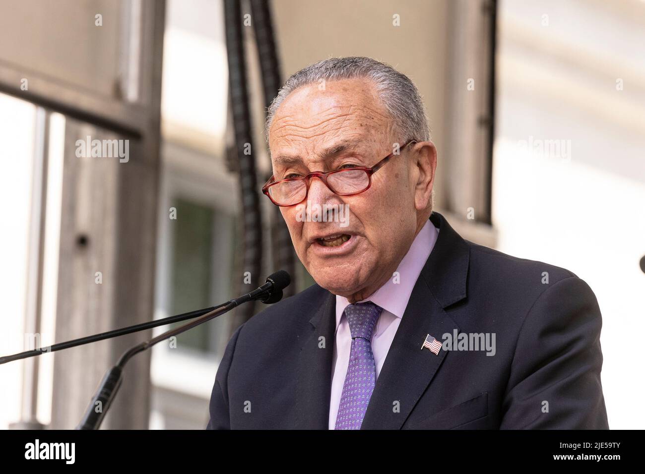 New York, New York, États-Unis. 24th juin 2022. LE sénateur AMÉRICAIN Charles Schumer parle lors de la cérémonie d'inauguration du Stonewall Day et du Visitor Centre sur la rue Christopher (Credit image: © Lev Radin/Pacific Press via ZUMA Press Wire) Banque D'Images