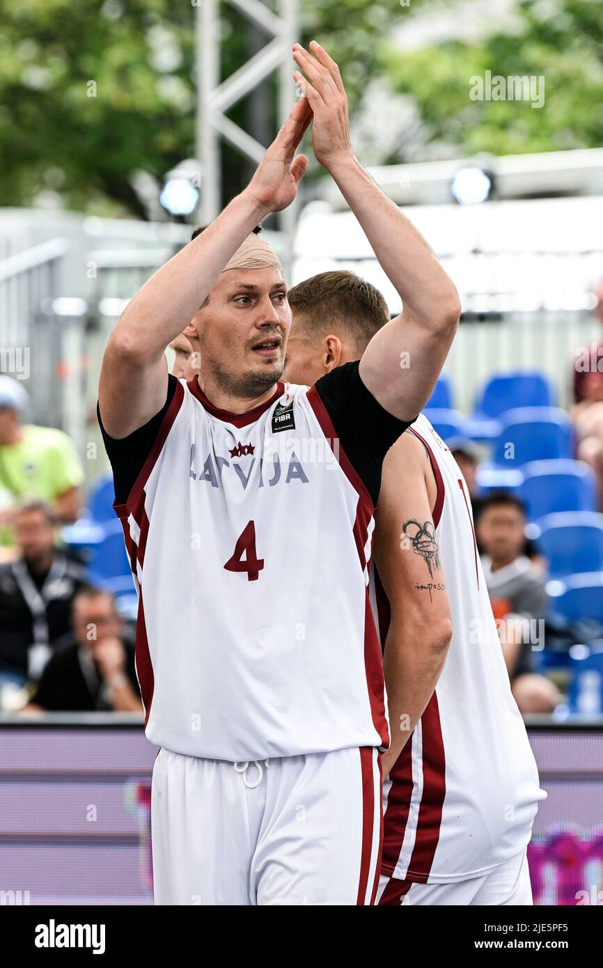 Lagnis Cavars De Lettonie Célèbre Après Avoir Remporté Un Match De Basketball 3x3 Entre La 3463