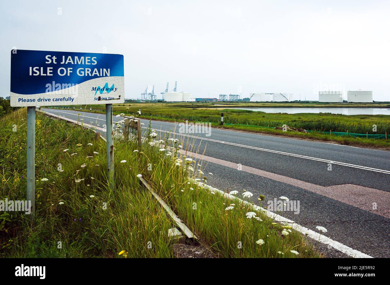 St James, panneau « Please Drive prudemment » de l'île de grain, ville de Medway, Kent, Angleterre, Royaume-Uni, 2021. Banque D'Images