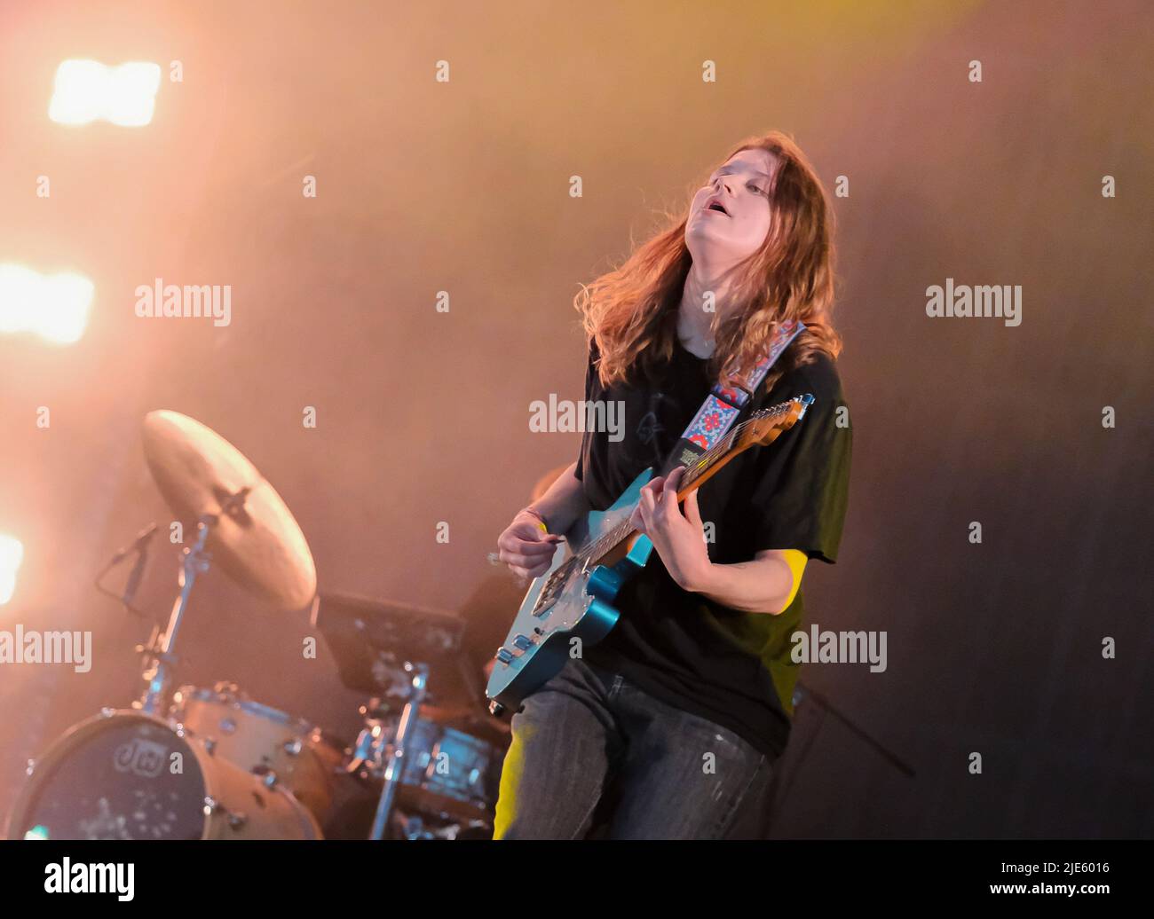 L'artiste pop indé norvégienne candipop, la chanteuse Marie Ulven Ringheim, connue professionnellement sous le nom de Girl in Red, se déroule en direct sur la scène John Peel au Glastonbury Festival. (Photo par Dawn Fletcher-Park / SOPA Images/Sipa USA) Banque D'Images