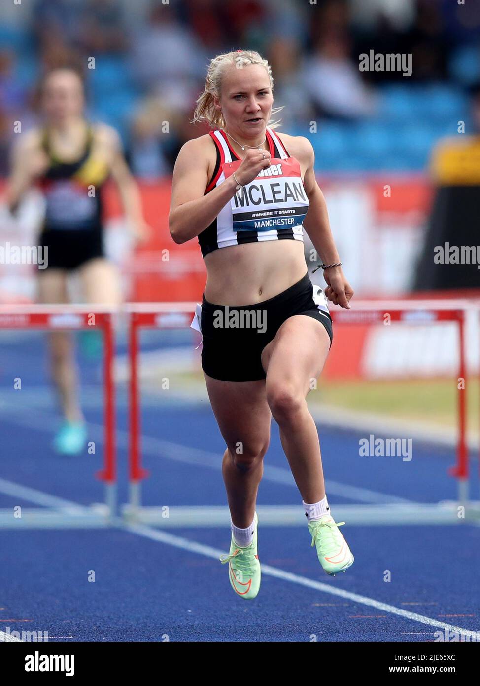 Hayley McLean dans les 400m haies des femmes au cours du deuxième jour des Championnats d’athlétisme Muller au Royaume-Uni, qui ont eu lieu à l’arène régionale de Manchester. Date de la photo: Samedi 25 juin 2022. Banque D'Images
