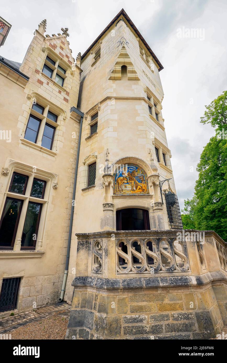 La mosaïque au-dessus de l'entrée du château de Candé, dépeint Saint-Martin donnant son manteau. Château de Candé dans un style art déco, Monts, Indre-et-Loir Banque D'Images