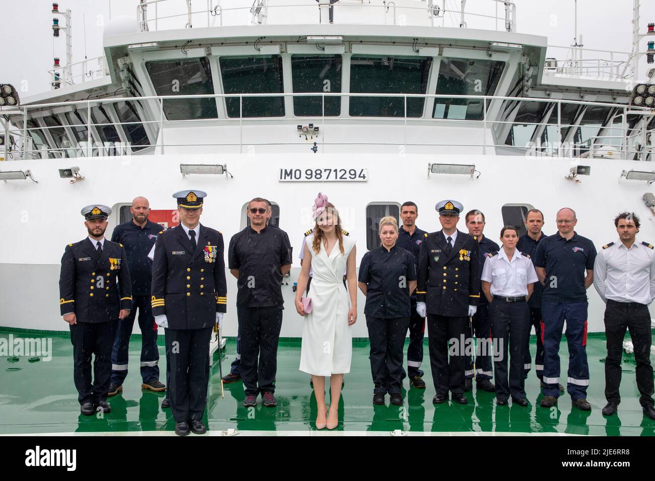 La princesse Royale Elisabeth (C) pose pour le photographe lors de la cérémonie de baptême du nouveau navire de recherche RV Belgica avec la princesse Royale belge, à Gand. Le RV Belgica jouera un rôle clé dans la recherche marine belge et européenne au cours des prochaines décennies. Grâce au nouveau navire, les scientifiques de la marine pourront poursuivre et étendre leurs expéditions de plusieurs jours ou de plusieurs semaines dans les eaux belges et au-delà. L'État belge, représenté par l'Office fédéral de la politique scientifique (BELSPO), est propriétaire du navire. L'Institut royal belge des sciences naturelles (RBINS) sera responsable de la gestion de Banque D'Images