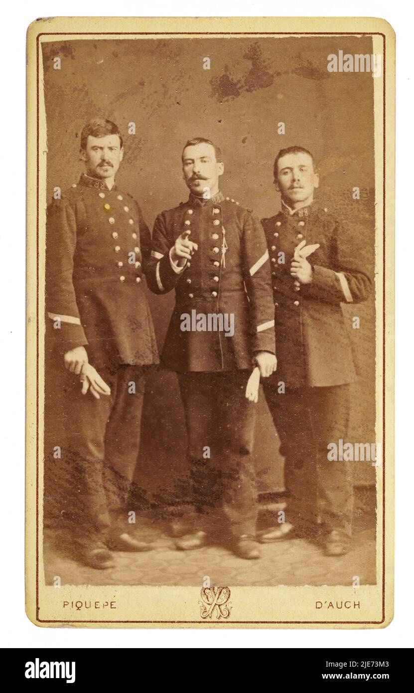 Antquie carte de visite photographie des soldats français du 88th Régiment d'infanterie, régiment d'infanterie de ligne, 19th siècle, vers 1880. Prise par Piqueoe Peintre Photographe, Auch, France Banque D'Images