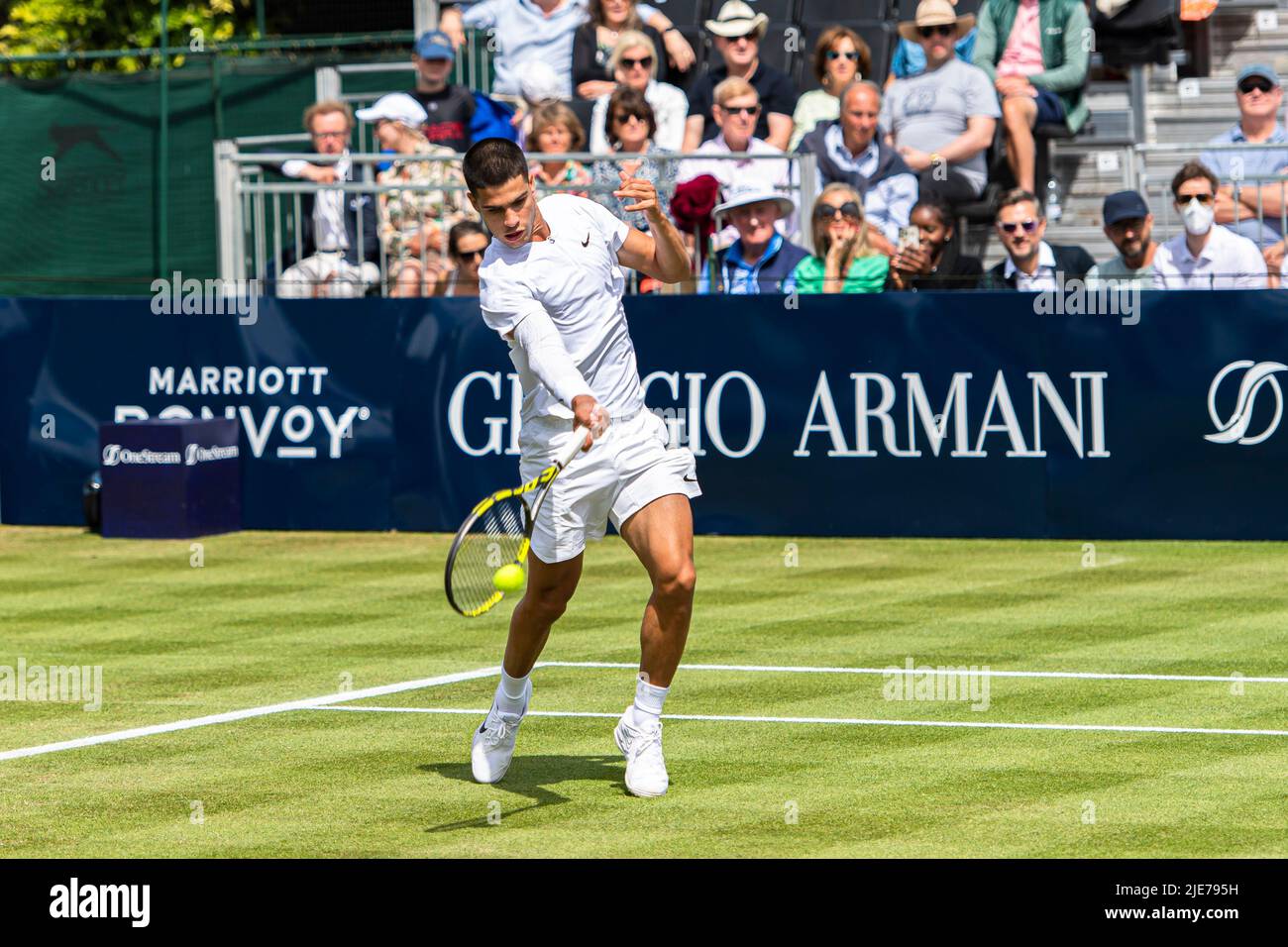 LONDRES, ROYAUME-UNI. 25 juin 2022. Carlos Alcaraz d'Espagne contre Casper Ruud de pendant le single ATP EXHO de la classique de tennis Giorgio Armani au Club de Hurlingham le samedi, 25 juin 2022 à LONDRES ANGLETERRE. Credit: Taka G Wu/Alay Live News Banque D'Images