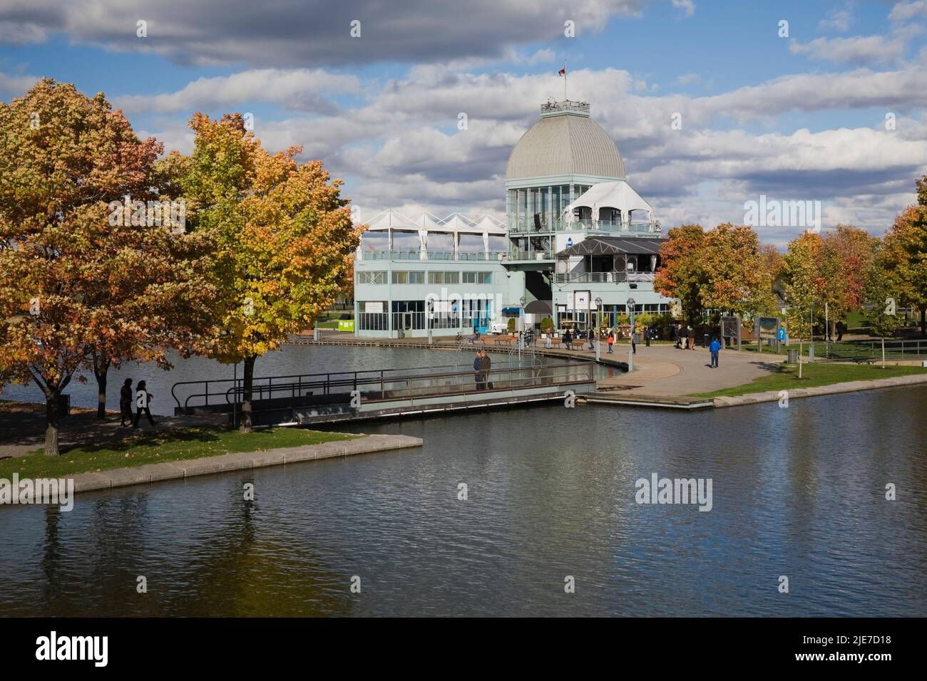 Pavillon du bassin Bonsecours à l'automne, Vieux-Port de Montréal, Québec, Canada. Banque D'Images