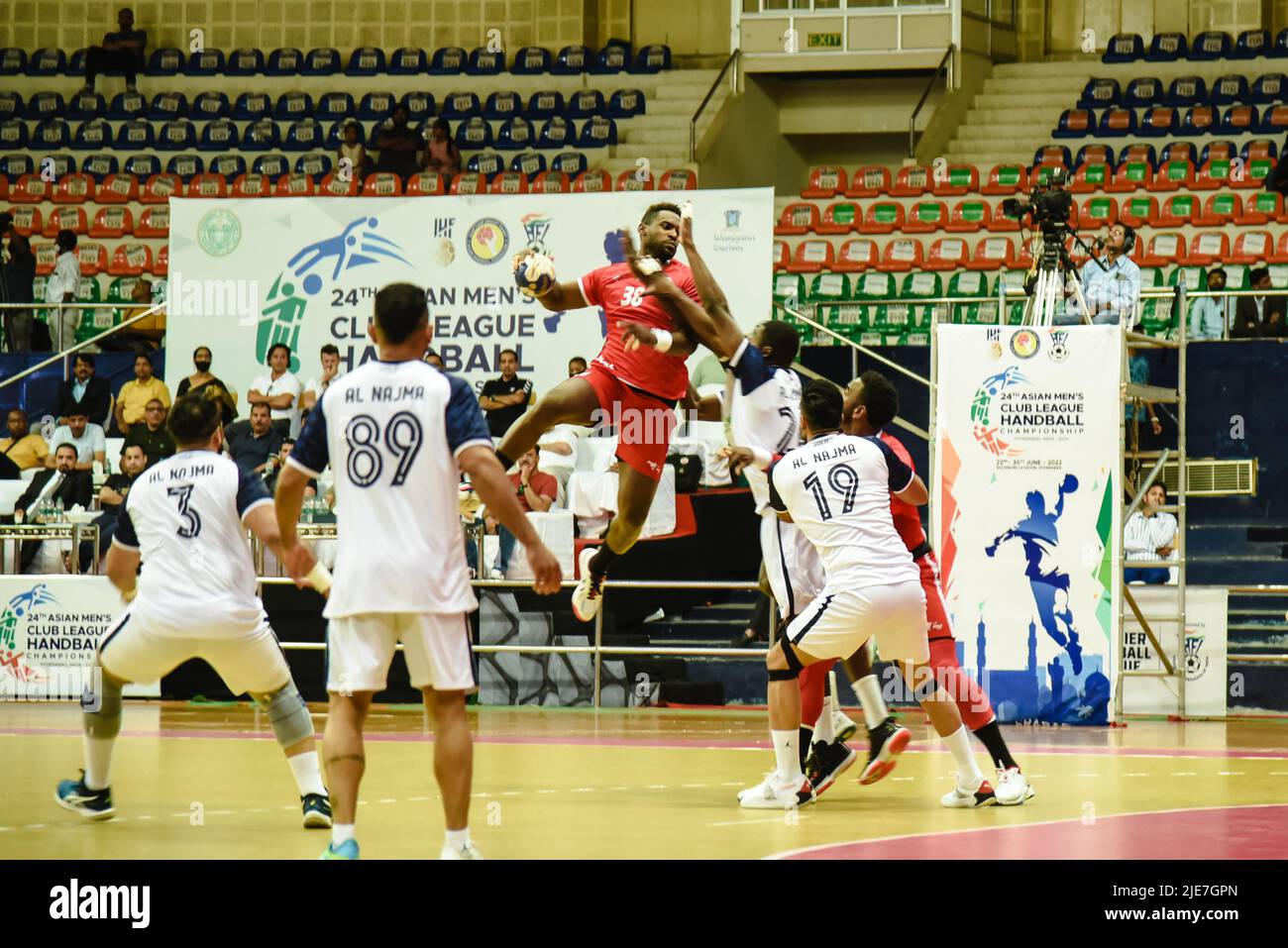 Hyderabad, Telangana, Inde. 25th juin 2022. 24th Asian Mens Club Champion Day 4 de la ronde préliminaire 4 groupe b match entre AL Najma contre AL Kuwait.AL Najma bat Al Kuwait par un margien du but .final score AL Najma 30 - Al Kuwait 29. (Image de crédit : © Varun Kumar Mukhia/Pacific Press via ZUMA Press Wire) Banque D'Images