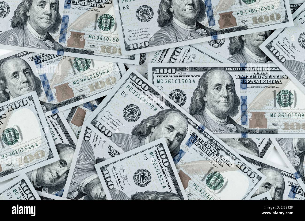 Pile de cent billets américains. Contexte avec de l'argent américain des billets de cent dollars. 100 factures contexte. Beaucoup de billets de banque de dollar sur la table Banque D'Images