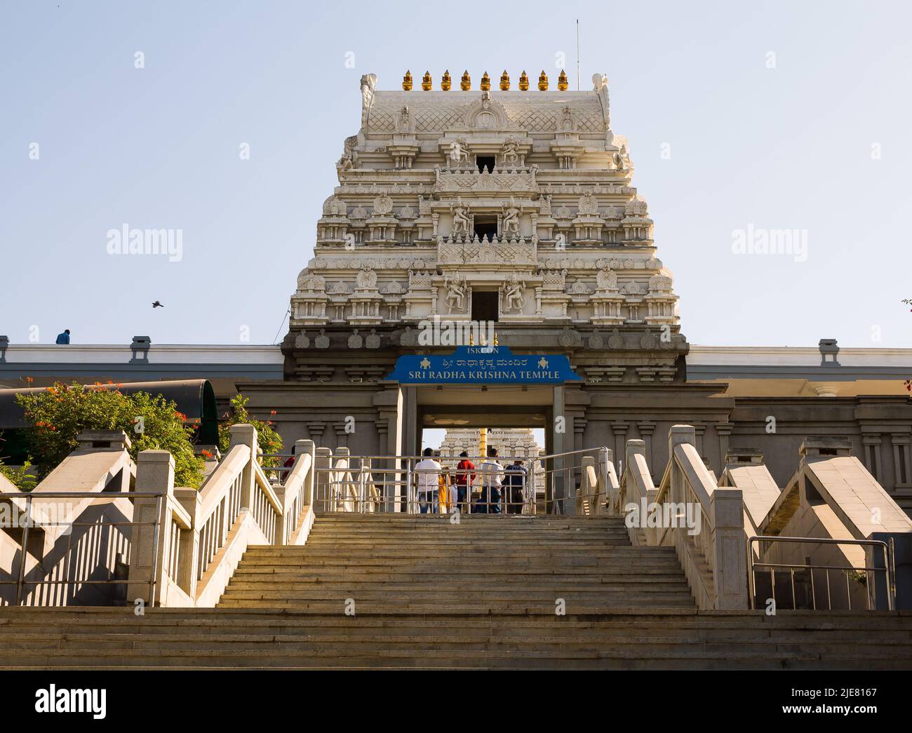 ISKCON (Société internationale de conscience Krishna) Temple Radha Krishna sur les collines de Bangalore, Inde. Krishna Janmashtami est célébré ici. Banque D'Images