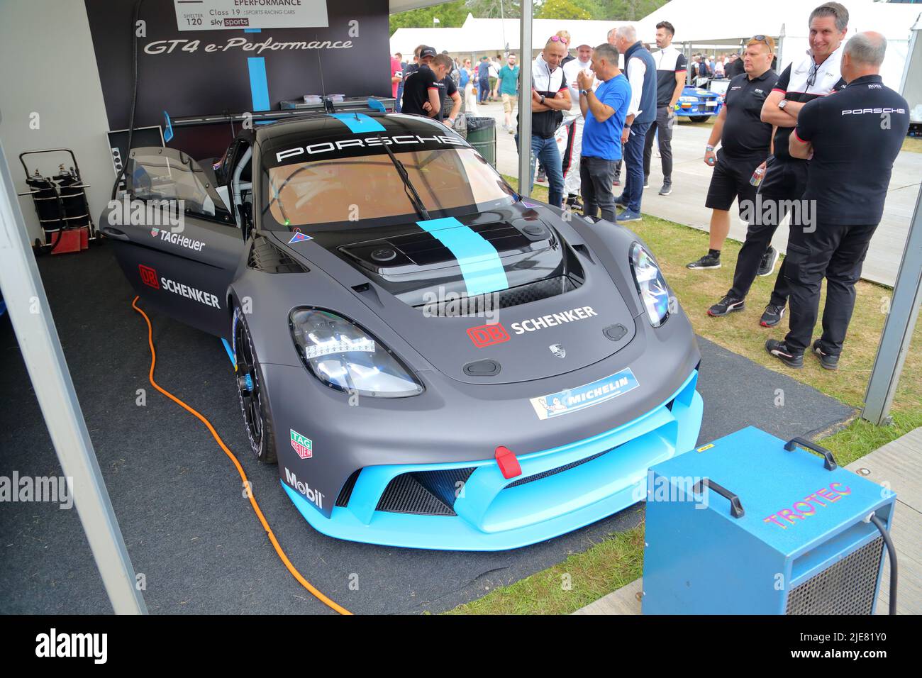 Voiture de course électrique Porsche 911 GT4 e-performance au Festival of Speed 2022 à Goodwood, Sussex, Royaume-Uni Banque D'Images