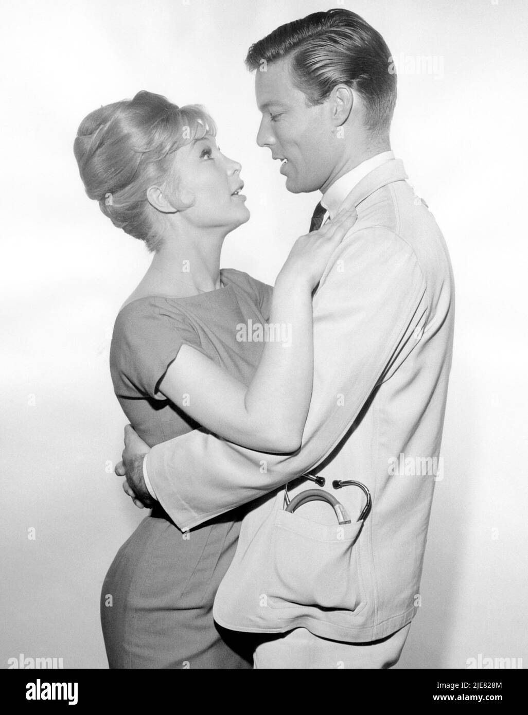 RICHARD CHAMBERLAIN EN DR. KILDARE (1961), RÉALISÉ PAR ELLIOT SILVERSTEIN, JUD TAYLOR, JOHN BRAHM, ALF KJELLIN ET JOHN NEWLAND. Crédit: MGM TELEVISION / Album Banque D'Images
