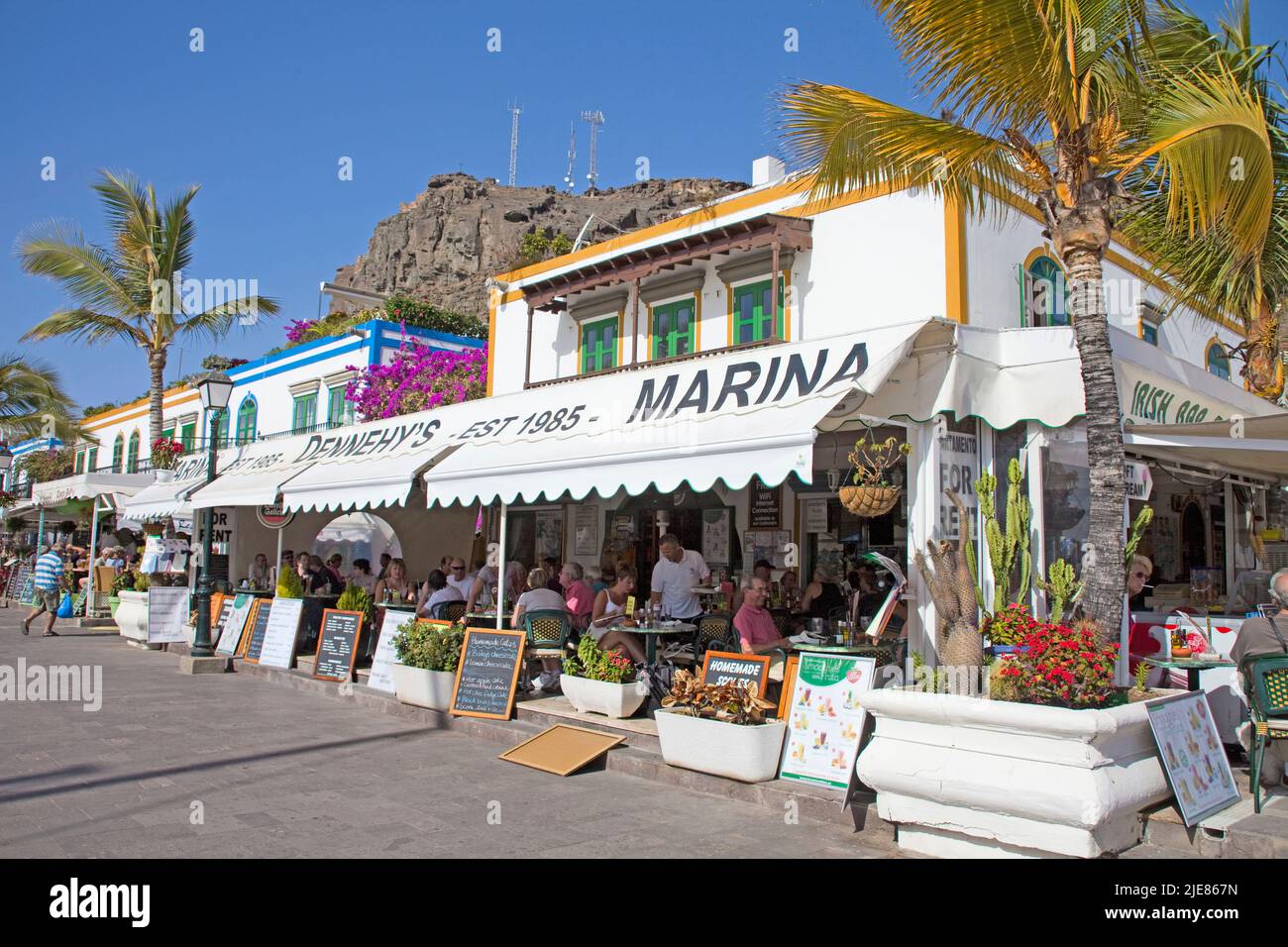 Restaurants et bars sur la promenade du port, Puerto de Mogan, Gran Canaria, îles Canaries, Espagne, Europe Banque D'Images