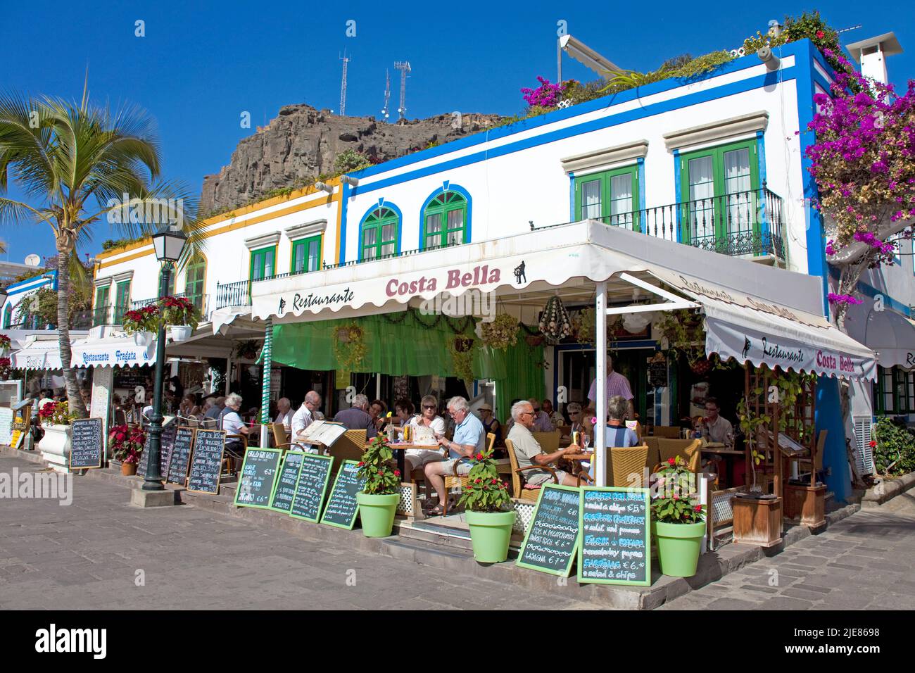 Restaurants et bars sur la promenade du port, Puerto de Mogan, Gran Canaria, îles Canaries, Espagne, Europe Banque D'Images