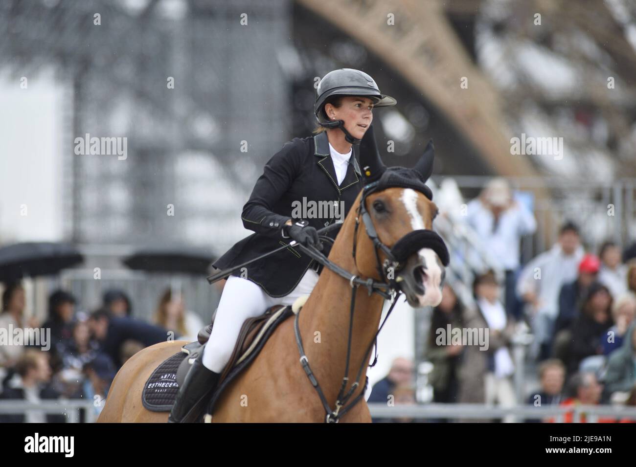 Pénélope LEPREVOST à cheval au Texas pendant la Tour des champions