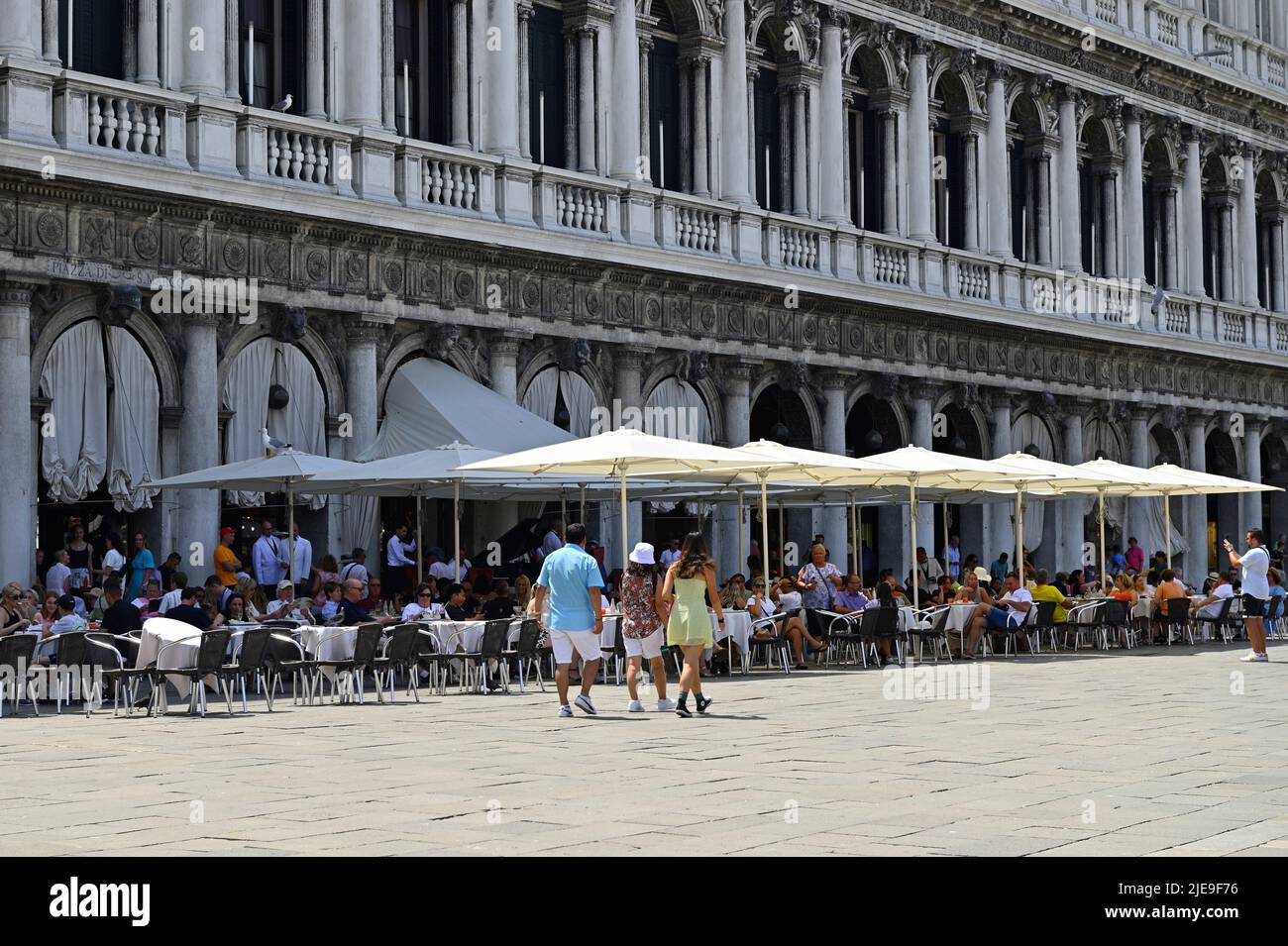 Venise, Italie. 17 juin 2022. Restaurant de la place Saint-Marc Banque D'Images