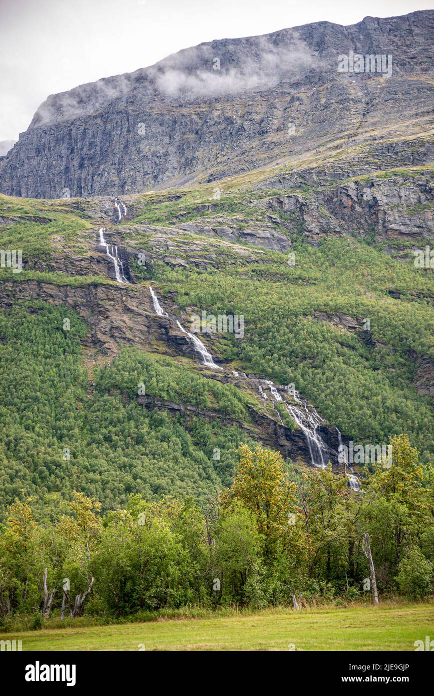 Chute d'Oksfossen de la rivière Okselva (Vuoksajohka), Birtavarre, Norvège Banque D'Images