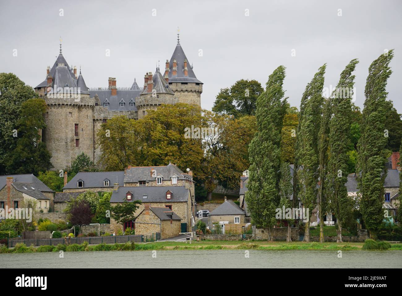 ancien château en pierre sur la côte ouest de la france Banque D'Images