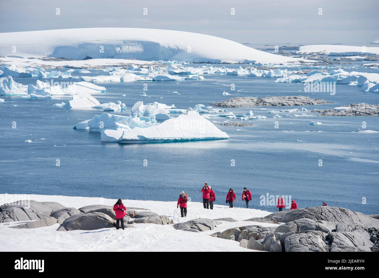 Les touristes atterrissent sur la péninsule antarctique de Port Charcot Banque D'Images