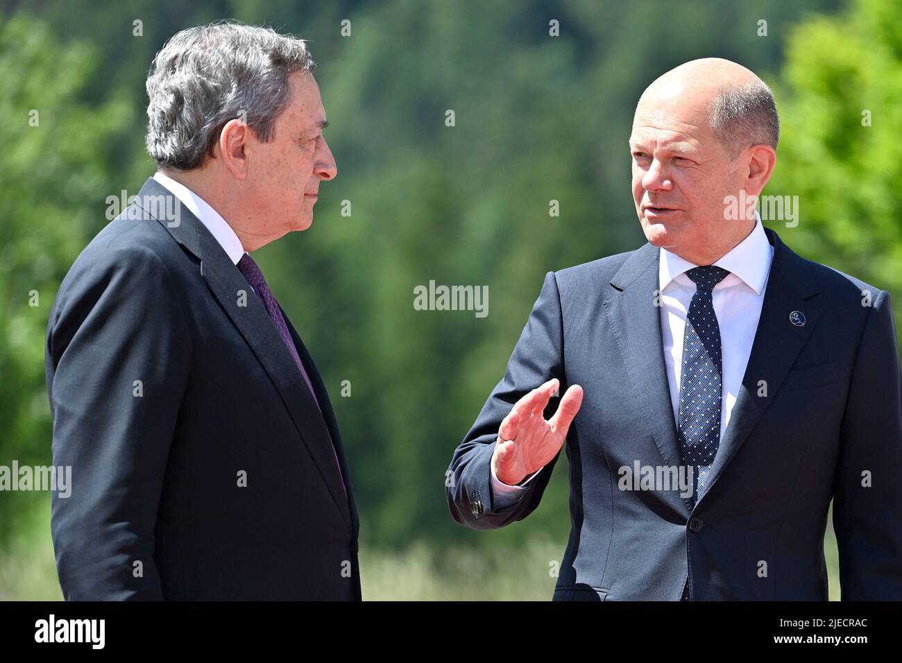 Chancelier OLAF Scholz. Avec Mario DRAGHI (Président de l'Italie). 48th G7 Sommet 2022 à Schloss Elmau de 26-28 juin 2022. Banque D'Images