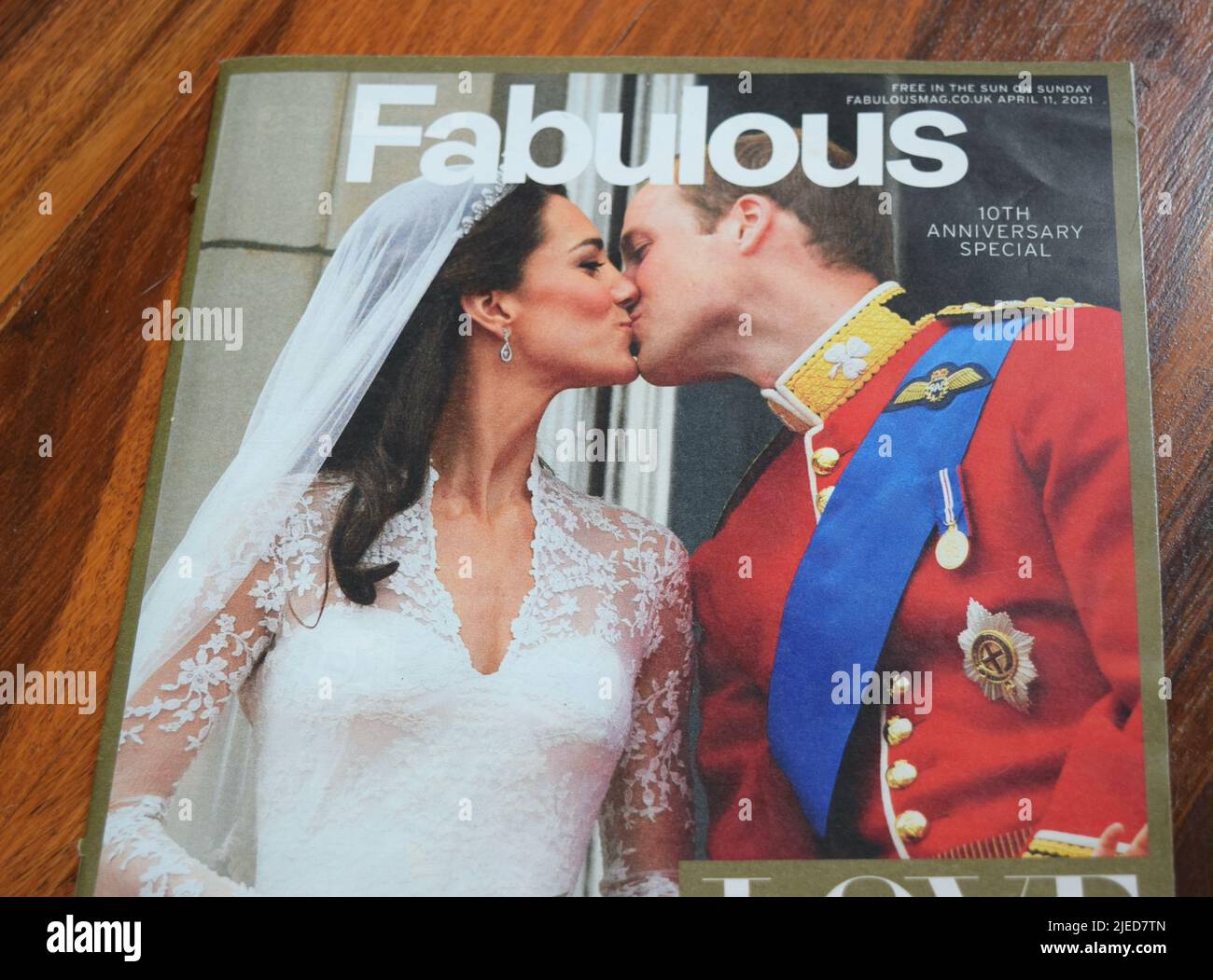 Une fabuleuse couverture de magazine avec Kate et le Prince William photo le jour de leur mariage. Banque D'Images
