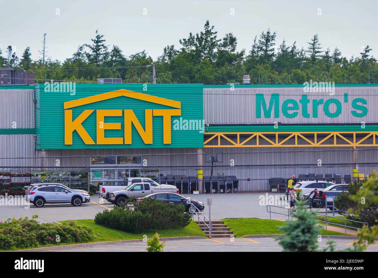 Avant du magasin KENT. KENT est une chaîne de magasins de détaillants pour l'électricité, le mobilier, le décor, les planchers, HALIFAX, NOUVELLE-ÉCOSSE, CANADA - JUIN 2022 Banque D'Images