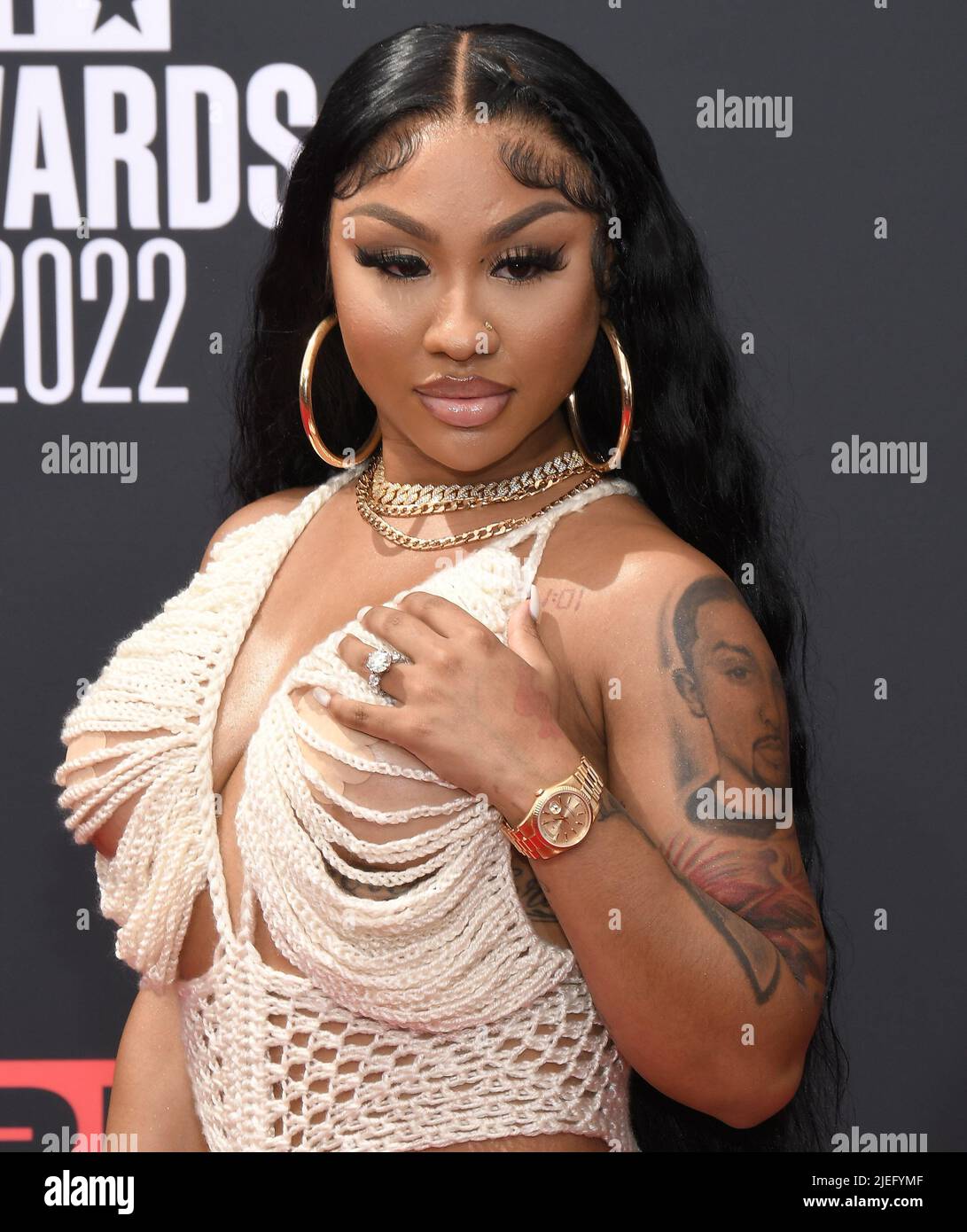 Los Angeles, États-Unis. 26th juin 2022. Ari Fletcher arrive aux BET Awards 2022 qui se tiennent au Microsoft Theatre de Los Angeles, CA, dimanche, ?26 juin 2022. (Photo par Sthanlee B. Mirador/Sipa USA) crédit: SIPA USA/Alay Live News Banque D'Images