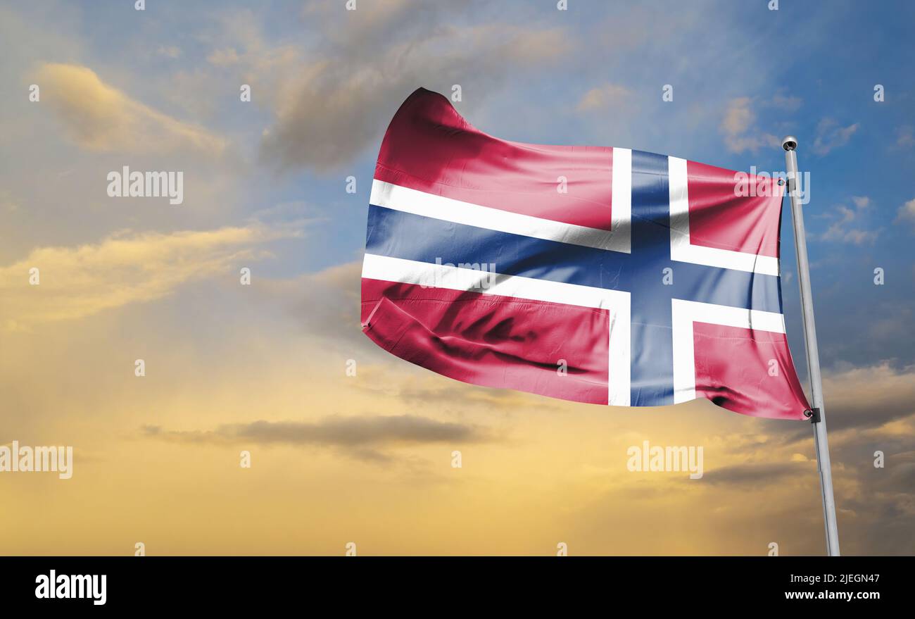 Le drapeau national de la Norvège est rouge avec une croix scandinave bleu marine fimbriée en blanc qui s'étend jusqu'aux bords du drapeau; la partie verticale de Banque D'Images