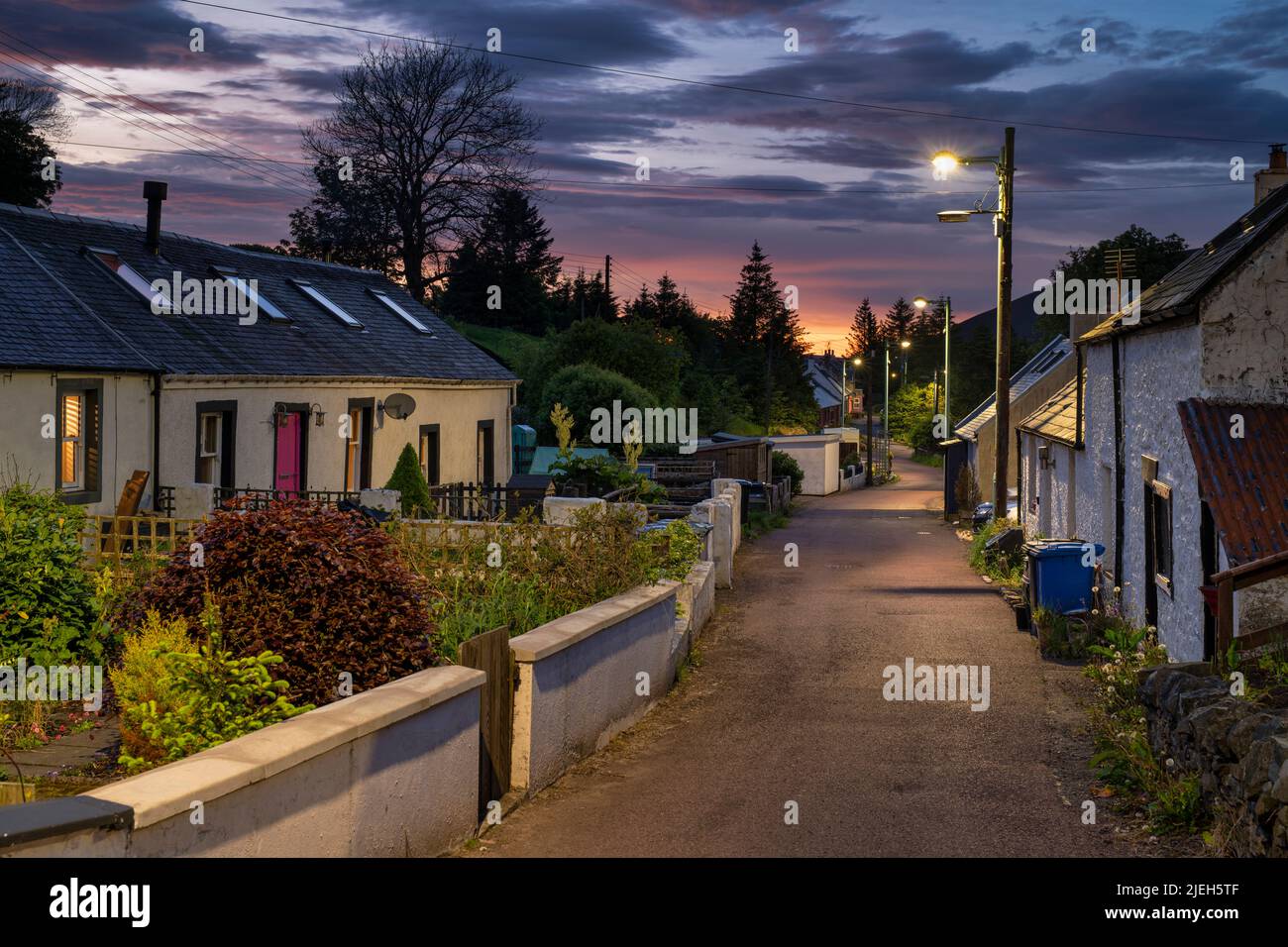 Maisons écossaises dans les collines de Leadhills au crépuscule en été. Scotlands deuxième village le plus haut. South Lanarkshire, Écosse Banque D'Images
