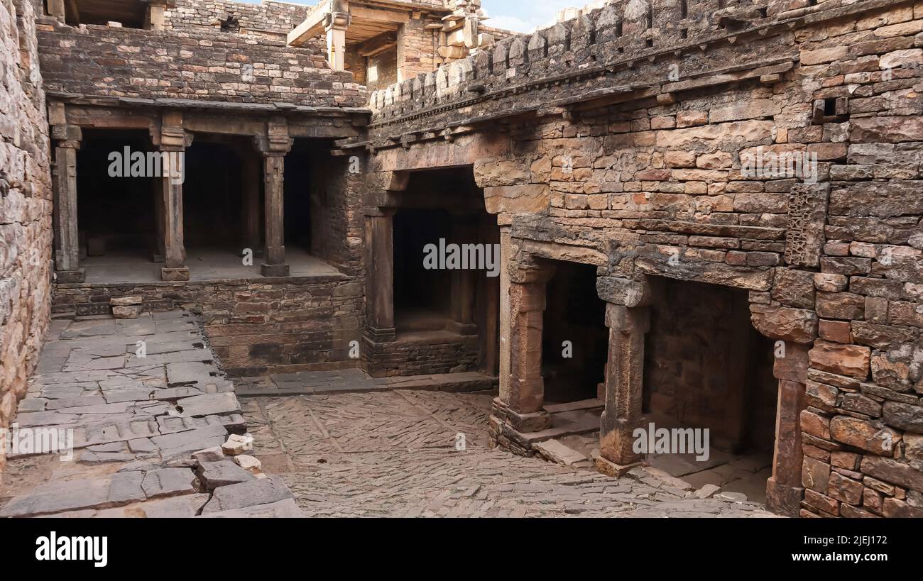 Vue intérieure de Khooni Darwaza ou porte de sang et complexe de fort, fort de Chanderi, Madhya Pradesh, Inde. Banque D'Images