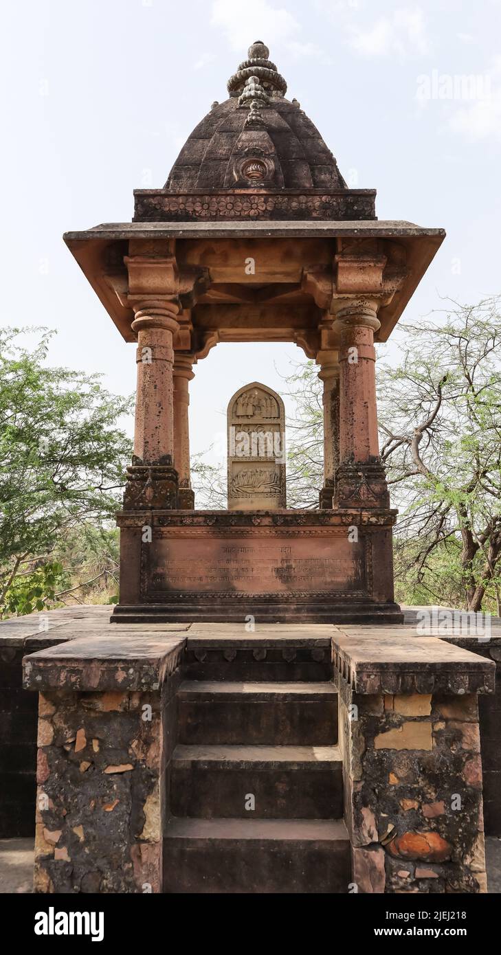 Vue de Jauhar Smarak où les femmes Rajput se sont engagées à l'immolation dans la bataille en 1528 dans le complexe de fort, fort Chanderi, Madhya Pradesh, Inde. Banque D'Images