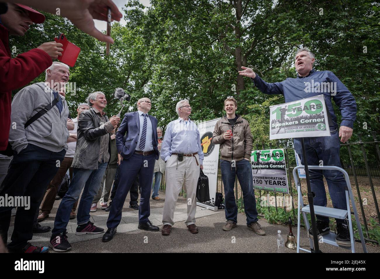 Londres, Royaume-Uni. 27th juin 2022. Steve l'athée, un conférencier régulier, assiste à Speakers Corner à Hyde Park alors que le coin célèbre 150 ans de liberté d'expression. La loi sur la réglementation des parcs adoptée en 1872 établit pour la première fois le statut juridique du coin nord-est de Hyde Park pour le droit de réunion et de libre expression publique. Credit: Guy Corbishley/Alamy Live News Banque D'Images