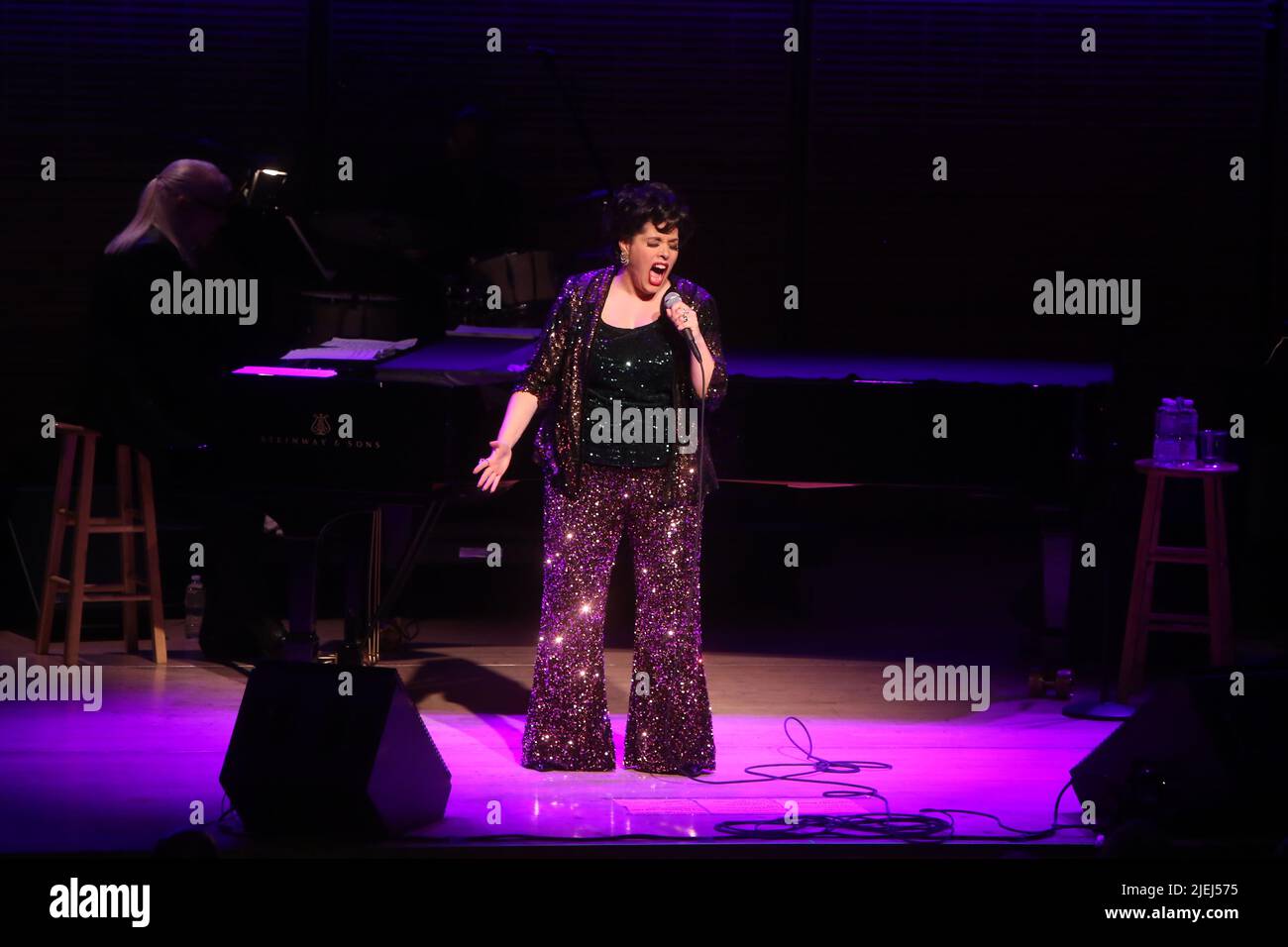 New York, NY, États-Unis. 25th juin 2022. Debbie Wileman se présentant dans son concert d'une femme: Joyeux anniversaire 100th Judy Garland avec Debbie Wileman, tenue au Zankel Hall de Carnegie Hall, sur 25 juin 2022, à New York. Crédit : Joseph Marzullo/Media Punch/Alay Live News Banque D'Images