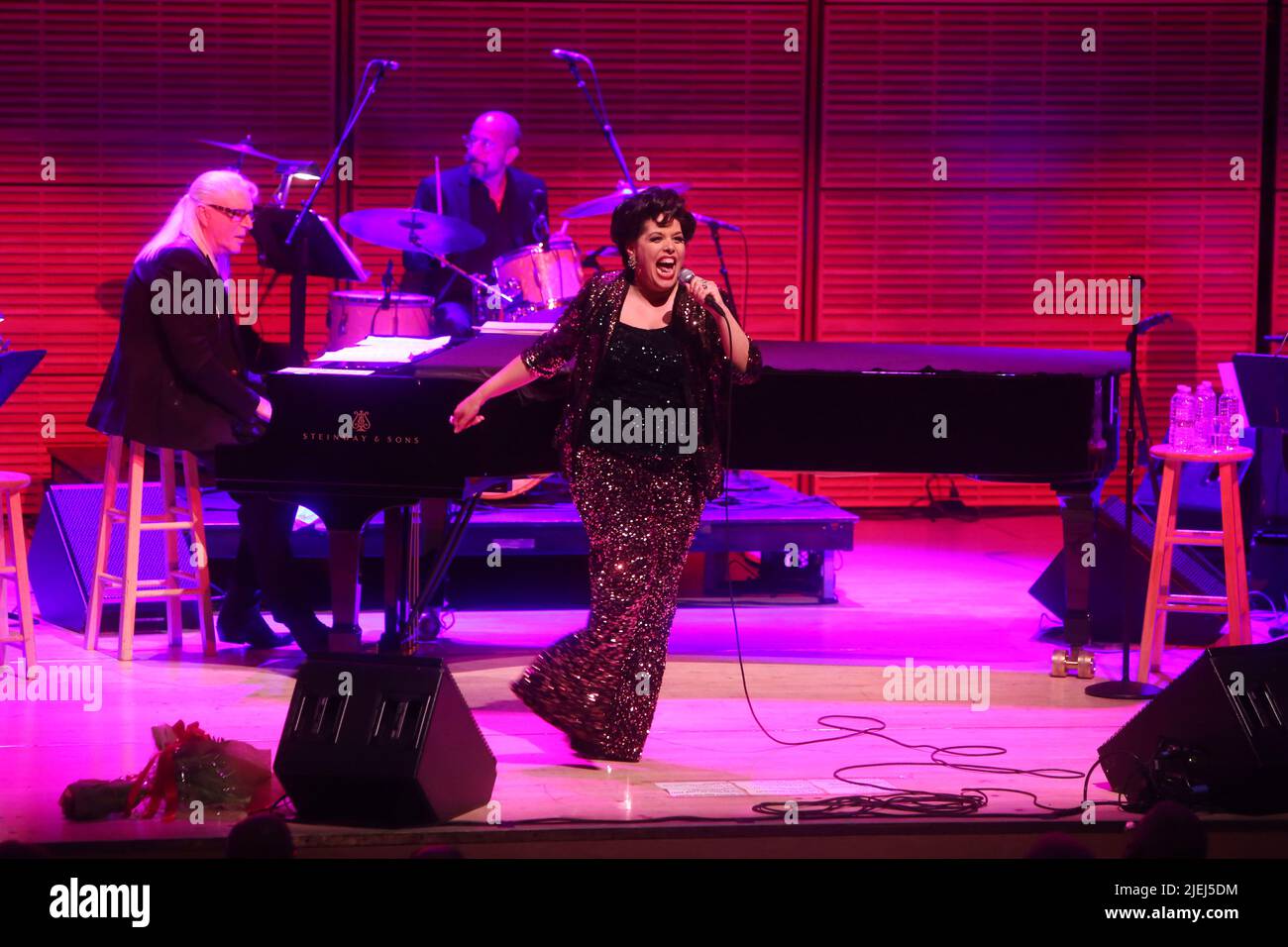 New York, NY, États-Unis. 25th juin 2022. Debbie Wileman se présentant dans son concert d'une femme: Joyeux anniversaire 100th Judy Garland avec Debbie Wileman, tenue au Zankel Hall de Carnegie Hall, sur 25 juin 2022, à New York. Crédit : Joseph Marzullo/Media Punch/Alay Live News Banque D'Images