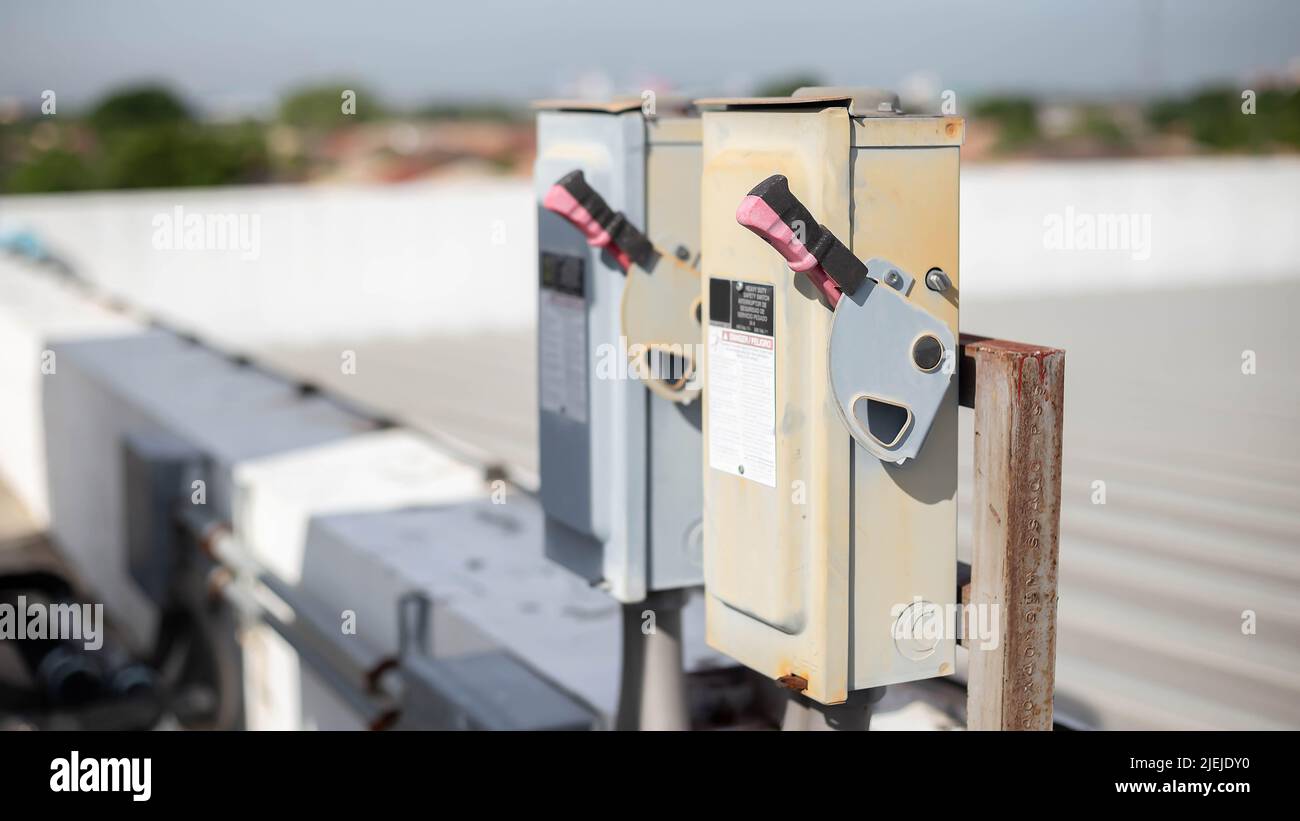 boîtier de sécurité électrique sur arrière-plan isolé.commande de commutation électrique principale. Banque D'Images