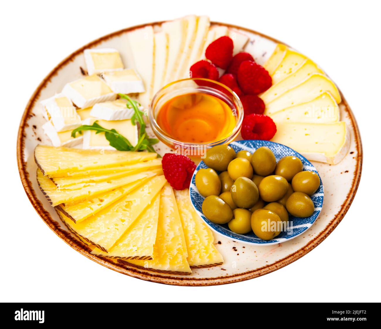Différents types de fromage, miel, framboises et olives Banque D'Images